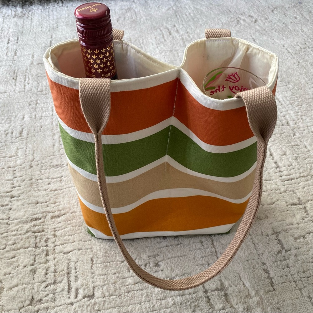 Wine bottle tote bag